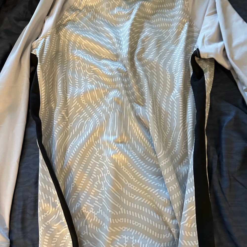 Nike Light Gray & White Patterned Athletic top. N… - image 3